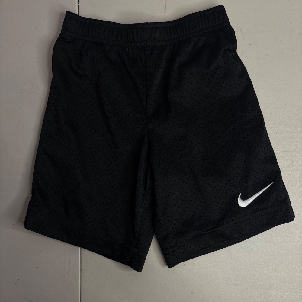 Nike shorts size 6t